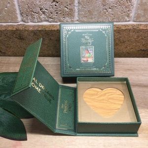 New I Heart Revolution The Princess Frog Highlighter
